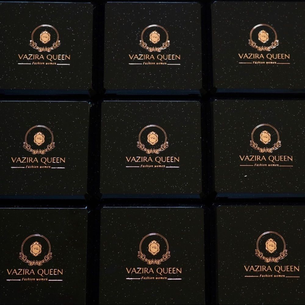 VQ Strawberry Brooch - Picture 4 of 5